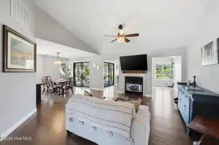 833 Pelican Drive, New Bern, NC 28560 – photo 5: Living Room