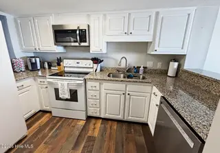 8801 Reed Drive W302, Emerald Isle, NC 28594 — 2-bedroom condo in Sound Of The Sea, Emerald Isle, NC, photo 8 of 17: Kitchen