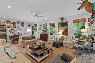 901 Riverview Drive, Burgaw, NC 28425 — 4-bedroom home in Alligator Lakes Estates, Burgaw, NC, photo 17 of 74: 13_living room