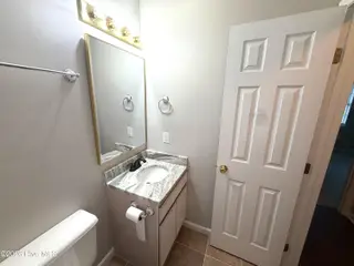 1804 Summerhaven Drive A, Greenville, NC 27858 — 3-bedroom townhome in Summerhaven, Greenville, NC, photo 23 of 44: Bathroom 1