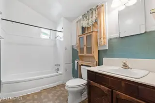 111 Meares Street, Wilmington, NC 28401 – photo 19: Bathroom