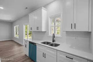 7018 Bayberry Park Drive, New Bern, NC 28562 – photo 13: 14-web-or-mls-BLS_0033