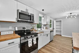 206 Regalwood Drive, Jacksonville, NC 28546 – photo 11: Kitchen