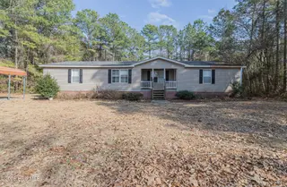 210 Creek Bank Drive, New Bern, NC 28560 — 3-bedroom manufactured home in Creekwater Haven, New Bern, NC, photo 5 of 58: Front