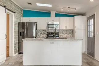 501 Deer Path, Calabash, NC 28467 — 2-bedroom home in Saltaire Village, Calabash, NC, photo 16 of 57: Kitchen
