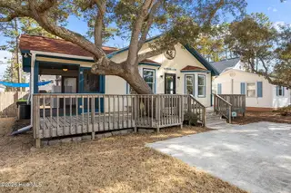 214 NE 50th Street, Oak Island, NC 28465 – photo 5: 38-web-or-mls-IMG_5566