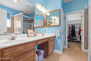256 Downing Glen Place, Calabash, NC 28467 — 4-bedroom home in The Farm, Calabash, NC, photo 18 of 42: Primary Bath