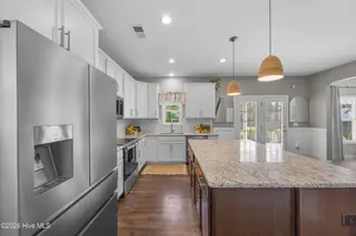 504 Saltworks Lane, Sneads Ferry, NC 28460 – photo 14: Kitchen (1)