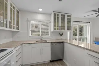651 Salter Path Road 20b, Pine Knoll Shores, NC 28512 – photo 5: Kitchen