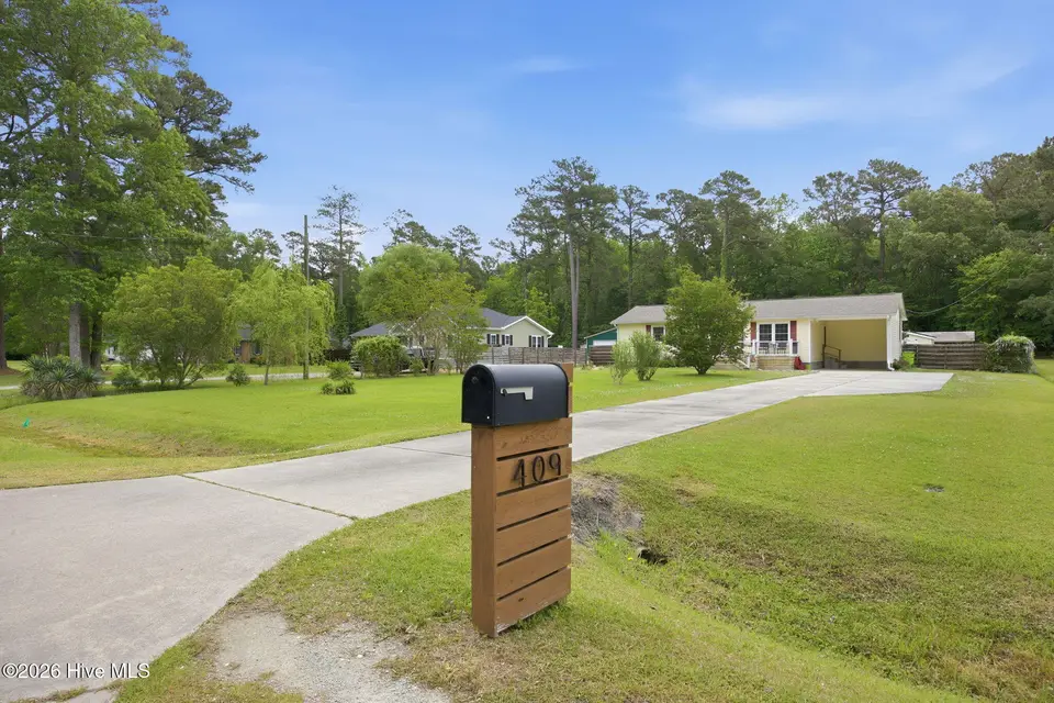 409 Bradford Drive, New Bern, NC 28560 – photo 1 of 51: 409 Bradford Drive