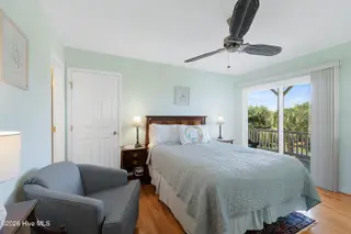 6611 Marsh Cove Road, Emerald Isle, NC 28594 – photo 24: Primary suite