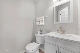 302 Winners Circle S, Jacksonville, NC 28546 – photo 17: 20_bathroom