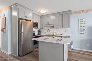 9201 Coast Guard Road I-207, Emerald Isle, NC 28594 – photo 2: Kitchen