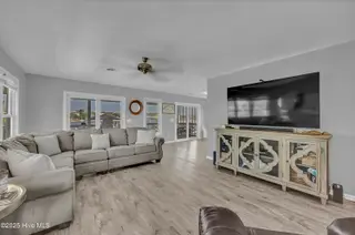 901 Canal Drive, Carolina Beach, NC 28428 – photo 15: 008_img_5769_638