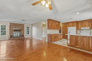 104 E Bridle Lane, Havelock, NC 28532 – photo 3: 104 e birdie (26 of 39)
