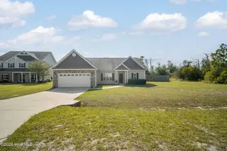 173 Inverness Drive, Hubert, NC 28539 — 3-bedroom home in Queens Creek, Hubert, NC, photo 2 of 44: 173 Iverness-3