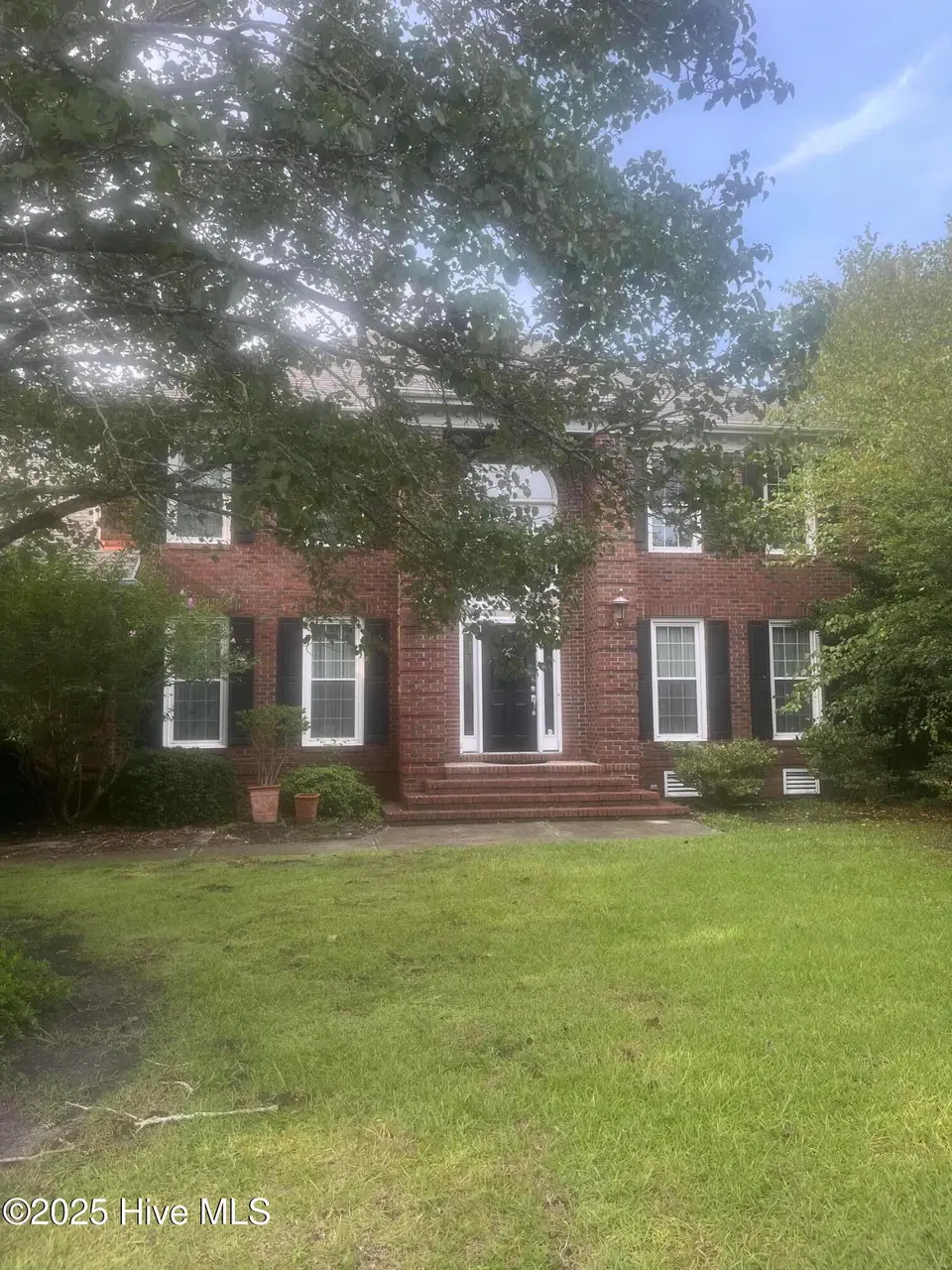 3300 Upton Court, Wilmington, NC 28409 — 5-bedroom home in Woodberry Forest, Wilmington, NC, photo 1 of 39: front