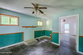 409 S Bodenheimer Street, Burgaw, NC 28425 — 3-bedroom home, Burgaw, NC, photo 9 of 33: 8-web-or-mls-409 S Bodenheimer St-108