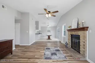 530 Shadowridge Road, Jacksonville, NC 28546 — 4-bedroom home in Brynn Marr, Jacksonville, NC, photo 4 of 32: shadow-5