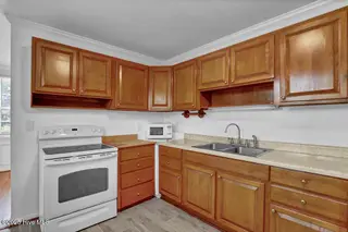 412 Seminole Trail, Jacksonville, NC 28540 – photo 10: 6g8a2166_21