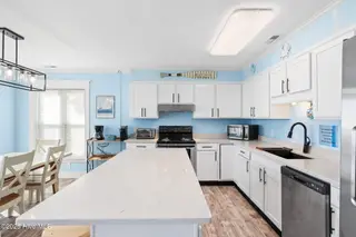 599 Ocean Boulevard W, Holden Beach, NC 28462 – photo 10: 599 Ocean Blvd West