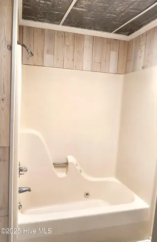 3812 Sterling Pointe Drive F1, Winterville, NC 28590 – photo 18: Full Bathroom