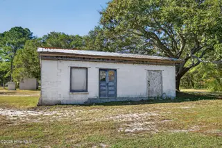 202/234 Sloop Point Road, Hampstead, NC 28443 — 4-bedroom manufactured home, Hampstead, NC, photo 8 of 55: 202SloopPointRoad-3