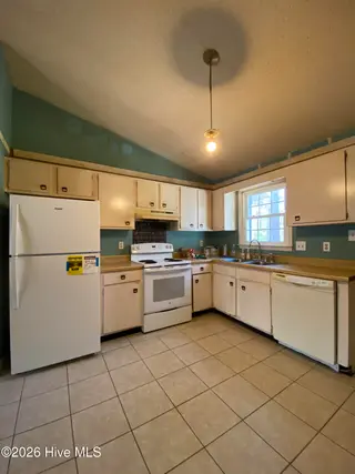 234 Cedar Creek Drive, Jacksonville, NC 28540 – photo 4: 6b kitchen 234 Cedar Creek Dr Jacksonvil
