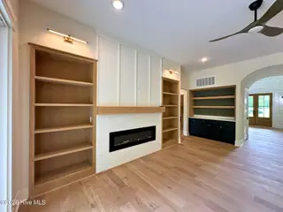 127 Pailin Creek Road, Elizabeth City, NC 27909 — 4-bedroom home in Pailin Creek Landing, Elizabeth City, NC, photo 21 of 59: Built-in Bookcases