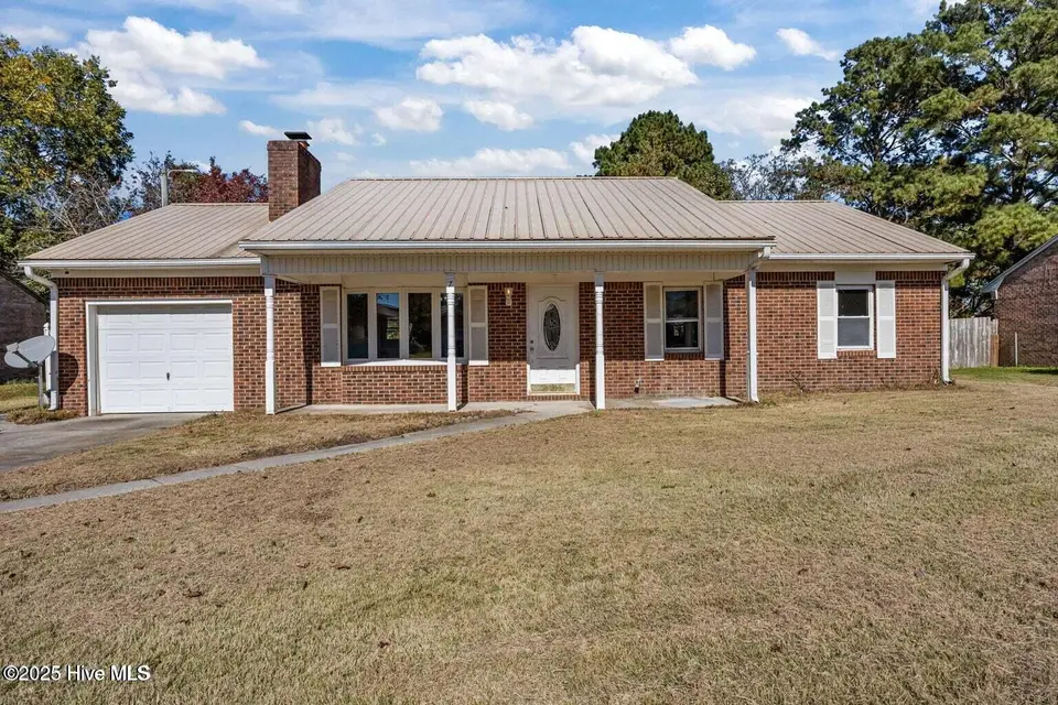 7 Walnut Drive, Jacksonville, NC 28546 – photo 1 of 45: 20251031144135414817000000-o