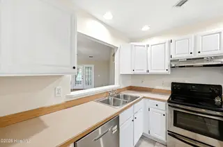 3039 Weatherby Court, Wilmington, NC 28405 — 2-bedroom home in Northchase, Wilmington, NC, photo 10 of 41: Kitchen