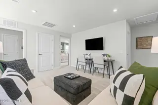 3528 Market Garden Drive N 227, Greenville, NC 27834 – photo 7: MPO 782 Ravenfield Charles Interior 20