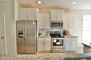 61 Bristol Bay Drive, Lake Waccamaw, NC 28450 – photo 5: Kitchen