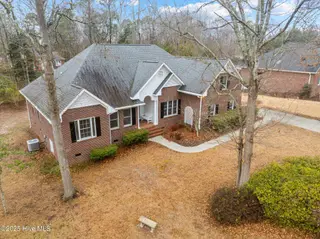 126 Francis Marion Drive, Wilmington, NC 28411 – photo 4: 3-web-or-mls-Photo Feb 11 2025, 8 26 22