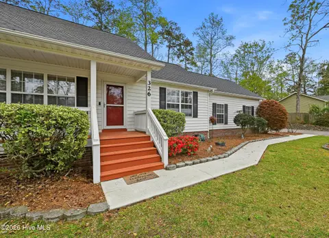 326 Knollwood Dr, Hampstead