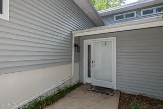 121 White Ash Drive, Pine Knoll Shores, NC 28512 – photo 4: 4-web-or-mls-chadwick-visuals-121-white-