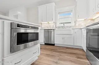 204 NE 33rd Street, Oak Island, NC 28465 – photo 7: 15-web-or-mls-cammediallc.com-21