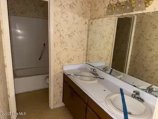 20 Chattawka Drive, Havelock, NC 28532 — 3-bedroom home in Greenfield Heights, Havelock, NC, photo 13 of 20: Primary Bathroom