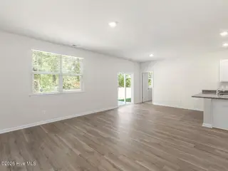 3019 Maravella Court SE Lot 40, Bolivia, NC 28422 — 3-bedroom home in Mariner's Reach, Bolivia, NC, photo 14 of 42: WindyWoods1725LRDRHorton-012-026-1280x96