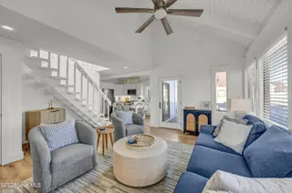 305 S South Bald Head Wynd Unit 10, Bald Head Island, NC 28461 — 3-bedroom home in BHI Stage I Villas, Bald Head Island, NC, photo 7 of 48: 019_img_3159_909