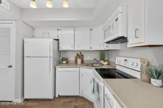 1102 N Lumina Avenue N Apt B3, Wrightsville Beach, NC 28480 – photo 8: 1102NLuminaAvenueUnitB3-4