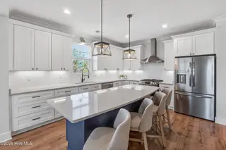 8124 Lakeview Drive, Wilmington, NC 28412 – photo 2: Kitchen