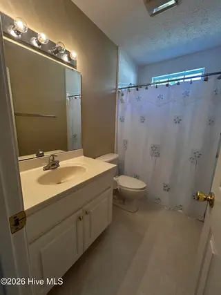 4111 Yarmouth Road, New Bern, NC 28562 – photo 19: GUEST BATH