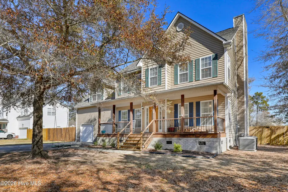 1426 Chadwick Shores Drive, Sneads Ferry, NC 28460 – photo 1 of 55: 6G8A2019