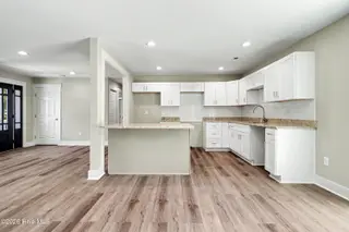 5314 Autumn Drive, Wilmington, NC 28409 — 3-bedroom home in Forest Park, Wilmington, NC, photo 8 of 36