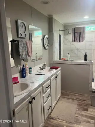 5024 Gladys Owens Street, La Grange, NC 28551 – photo 17: Master bathroom