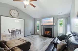 2820 Walter Drive, New Bern, NC 28562 – photo 3: Spacious Living Room