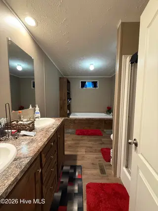 910 Mccaskill Drive, Kinston, NC 28501 — 4-bedroom manufactured home, Kinston, NC, photo 17 of 27: IMG_6207