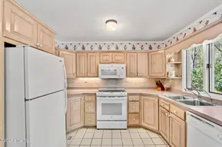 515 Shoreline Drive E, Sunset Beach, NC 28468 – photo 11: IMG_6952