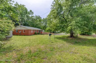 2128 Yaupon Drive, Wilmington, NC 28401 — 3-bedroom home in Greenfield Lake Estates, Wilmington, NC, photo 6 of 22: 2128YauponFrontShots-2